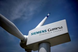 Read more about the article Top investor urges Siemens Energy to take full control of wind turbine business By Reuters