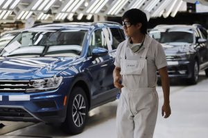 Read more about the article Union at Volkswagen in Mexico to hold new contract vote Aug. 31 By Reuters