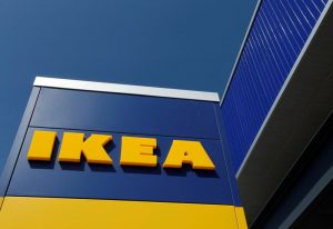 Read more about the article IKEA offers cash, larger discounts to help staff weather soaring living costs By Reuters
